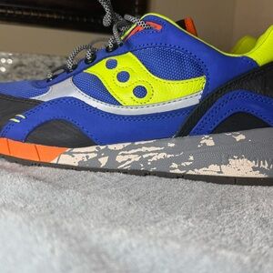 Saucony Shadow 6000' Blue and Yellow Size 10. New never worn.
